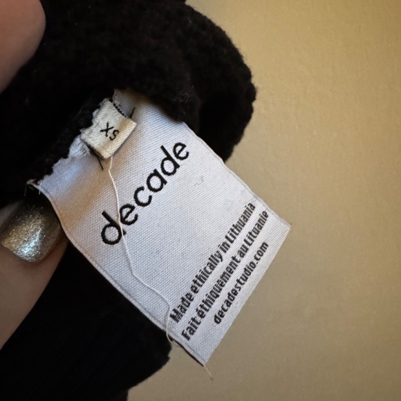 DECADE STUDIO Cropped Knit Top - Picture 5 of 6